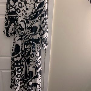 Maxi black & white Ashley Stewart long sleeve dress. Size 24.
